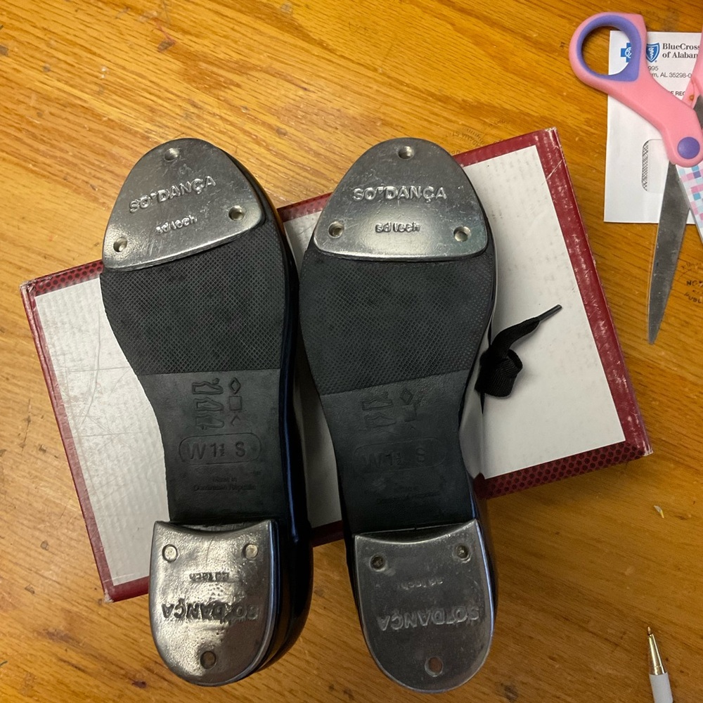 So Danca Black Tap Shoes Child Size 1 1/2